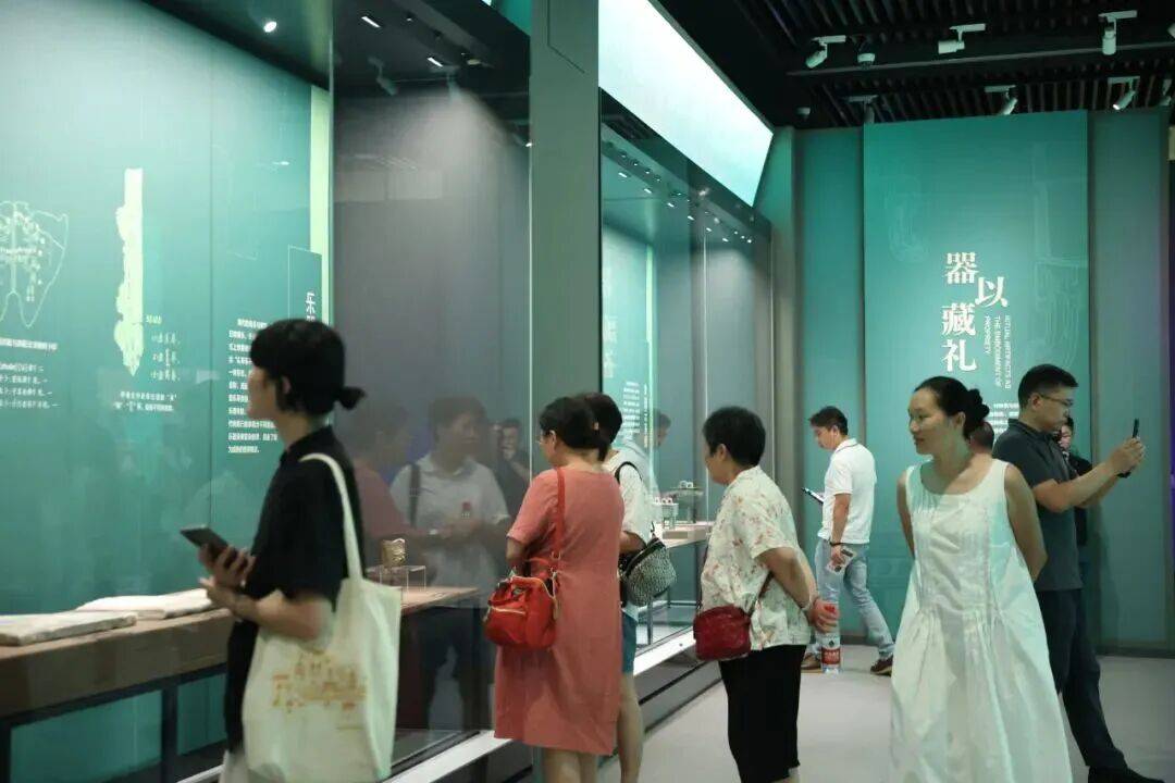 马家窑彩陶特展将“接力”启幕！AG真人游戏地址殷墟瑰宝圆满闭展(图2)